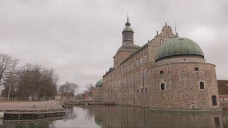 Eine-Burg-Am-Wasser-In-Vadstena,-Provinz-Östergötland,-Schweden