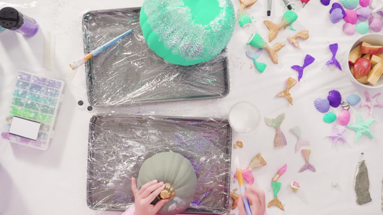 반이는 꽃가루를 장식하는 예술