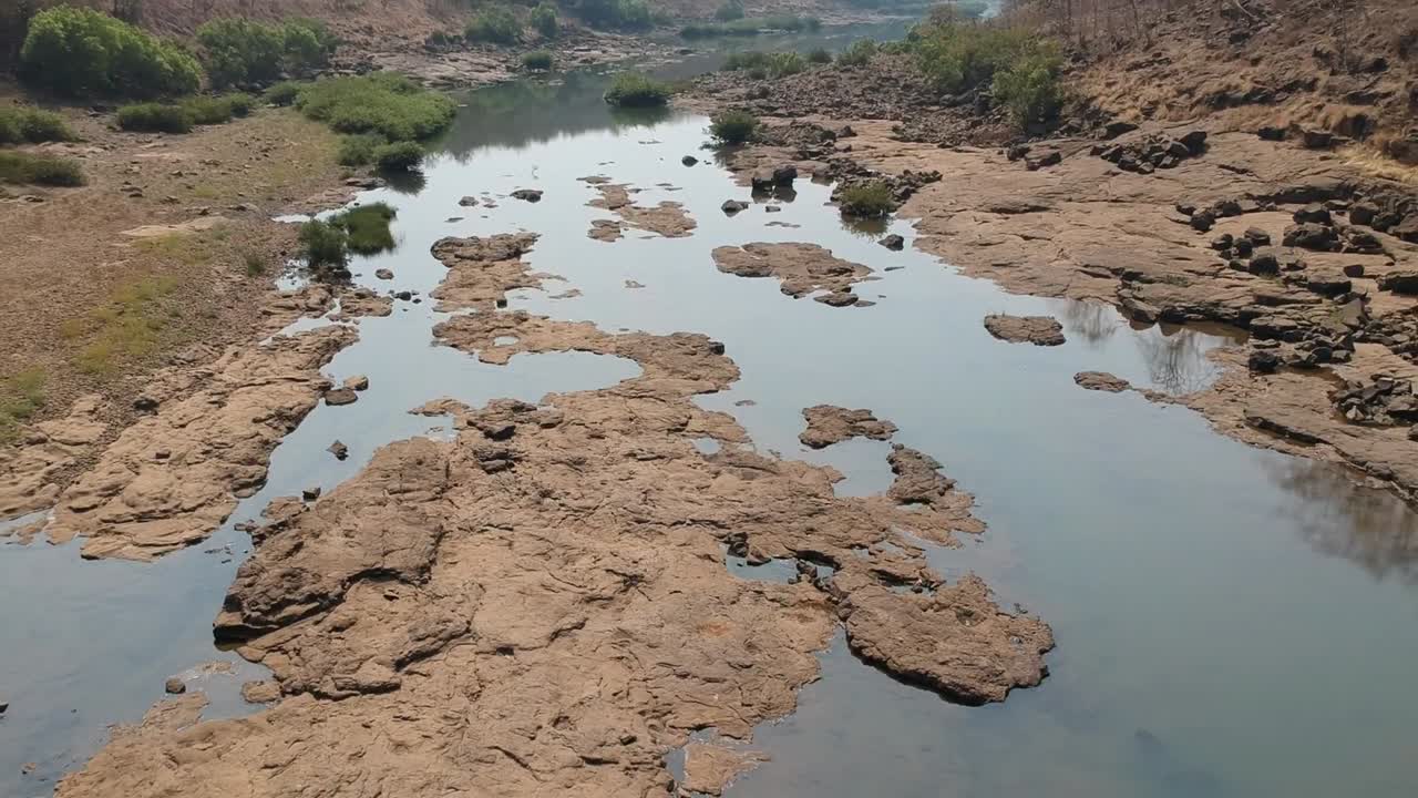 Flyger över flod | Vattenresurs | Vattenström | Dricksvatten | Flod i djungel | Landsbygden i Indien