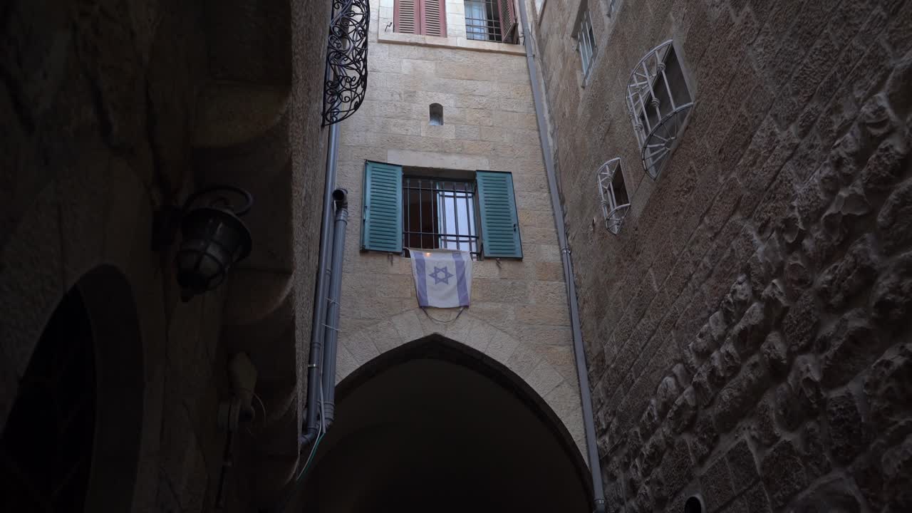 Bandiera di Israele sulla Via Dolorosa.