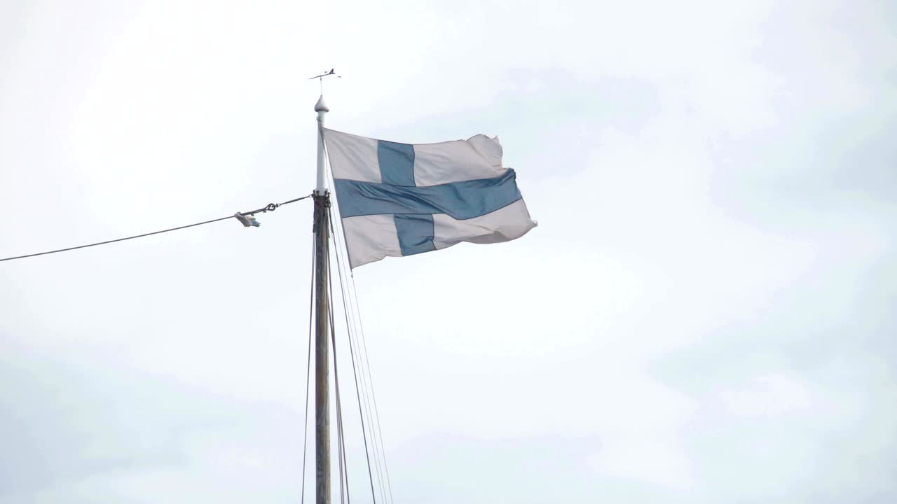 핀란드의 발이 기둥의 꼭대기에 4k fs700 odyssey 7q