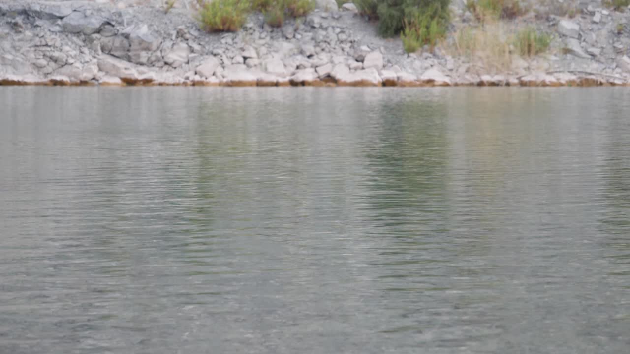 물 잔물결로 호수의 슈퍼 슬로우 모션 영상