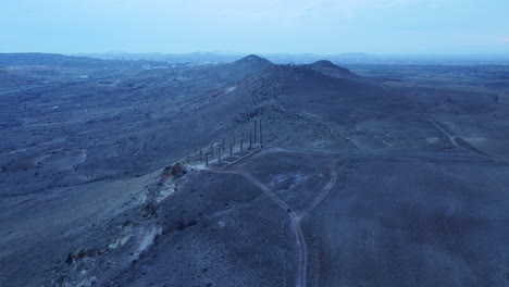 Tore-Des-Himmels,-Diesen-Weg-Am-Jüngsten-Tag-Gehen,-Andrew-Rogers,-Rhythmen-Des-Lebens,-Göreme-Truthahn,-Kappadokien,-über-Den-Wolken,-Tugenden,-Religion,-Inuckshuck,-Nevşehir,-Land-Art