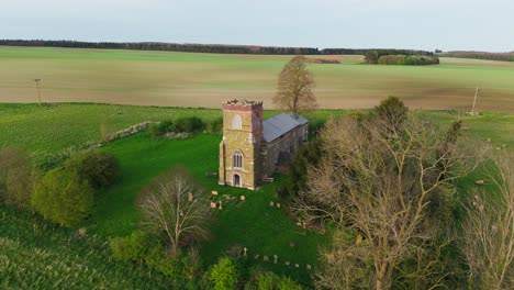 Imágenes-Aéreas-De-Drones-De-Un-Pequeño-Pueblo-De-Lincolnshire-Llamado-Burwell-En-El-Reino-Unido