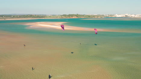 antena: acuicultura y kitesurf en la laguna de alvor en portugal