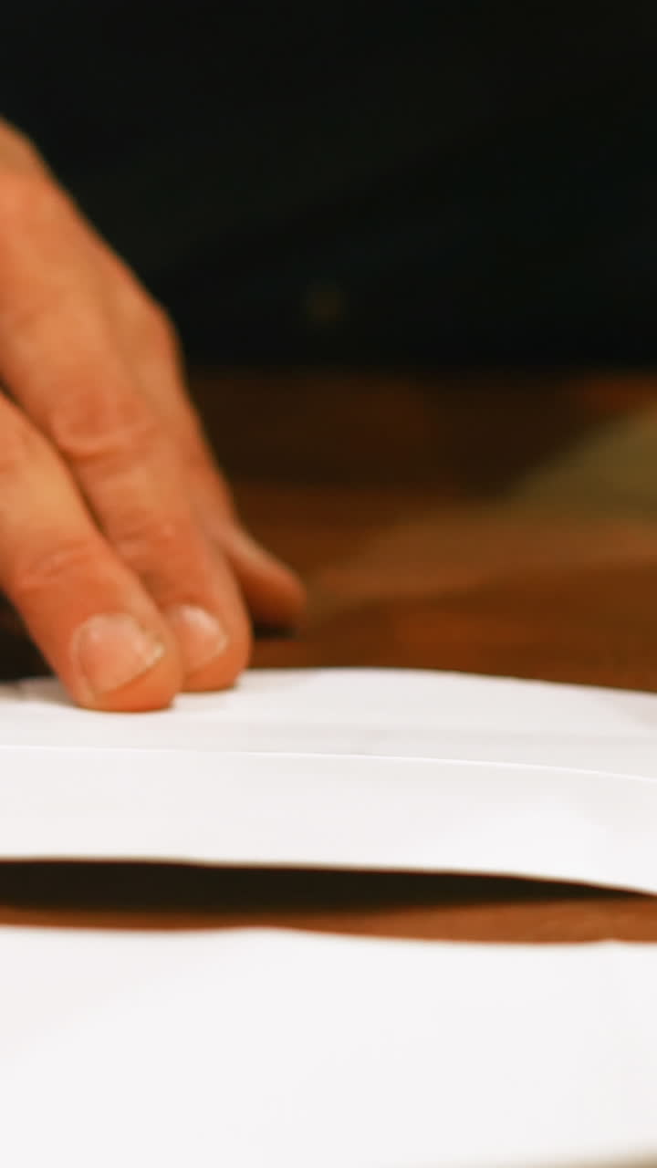 sección media de la artesana que trabaja