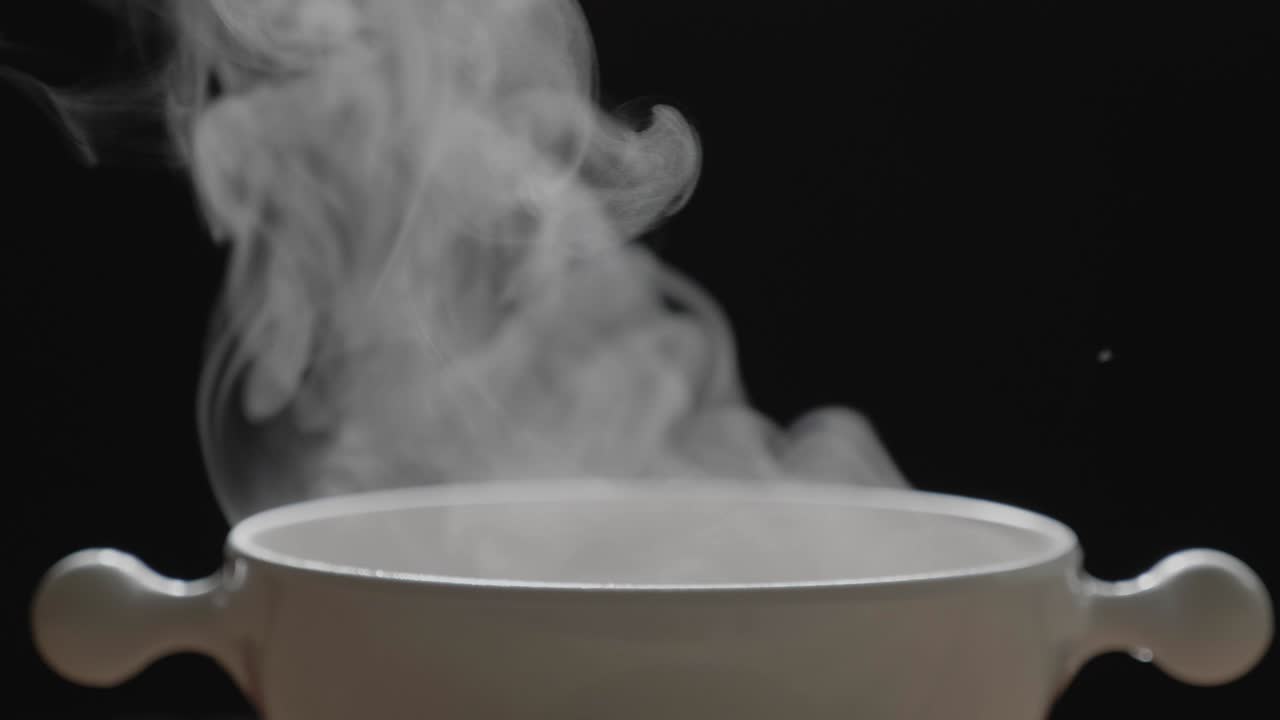el té caliente con humo.