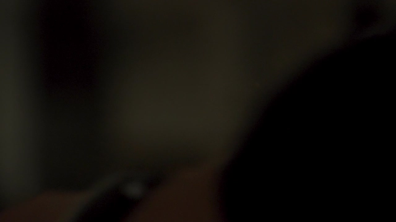 imagen oscura y borrosa