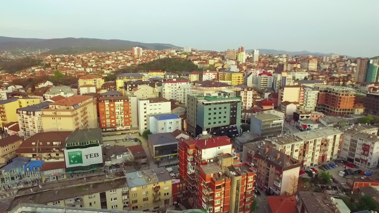 탁 트인 자연 그대로의 도시, 코소보의 조감도