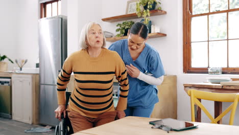 Enfermera,-Mujer-Mayor-Y-Ayuda-En-Silla-De-Ruedas