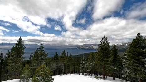 vista panorámica del lago norte de tahoe desde la parte superior de una estación de esquí de invierno