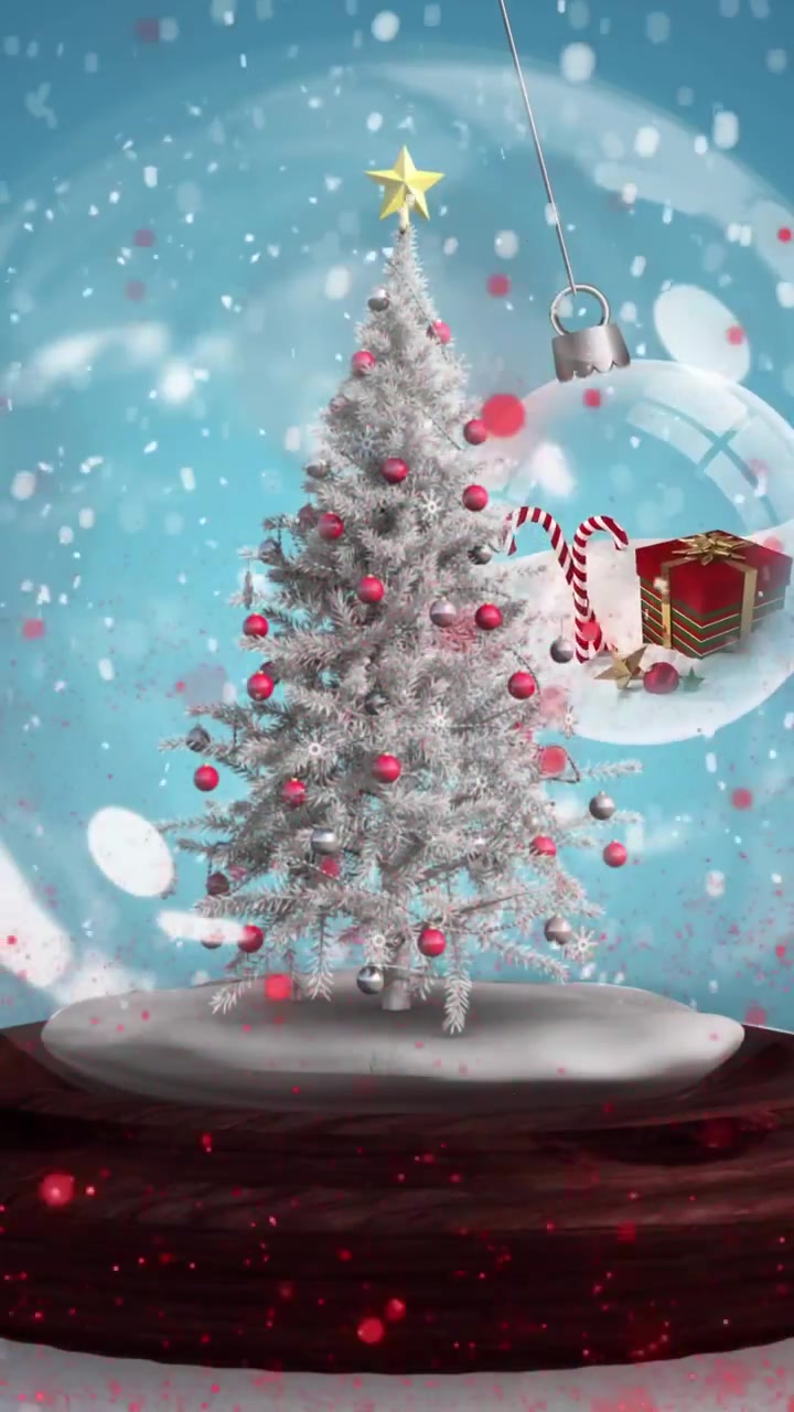 Kar yağışı üzerinde Noel ağacı ve yılbaşı süsleri içeren kar küresi animasyonu
