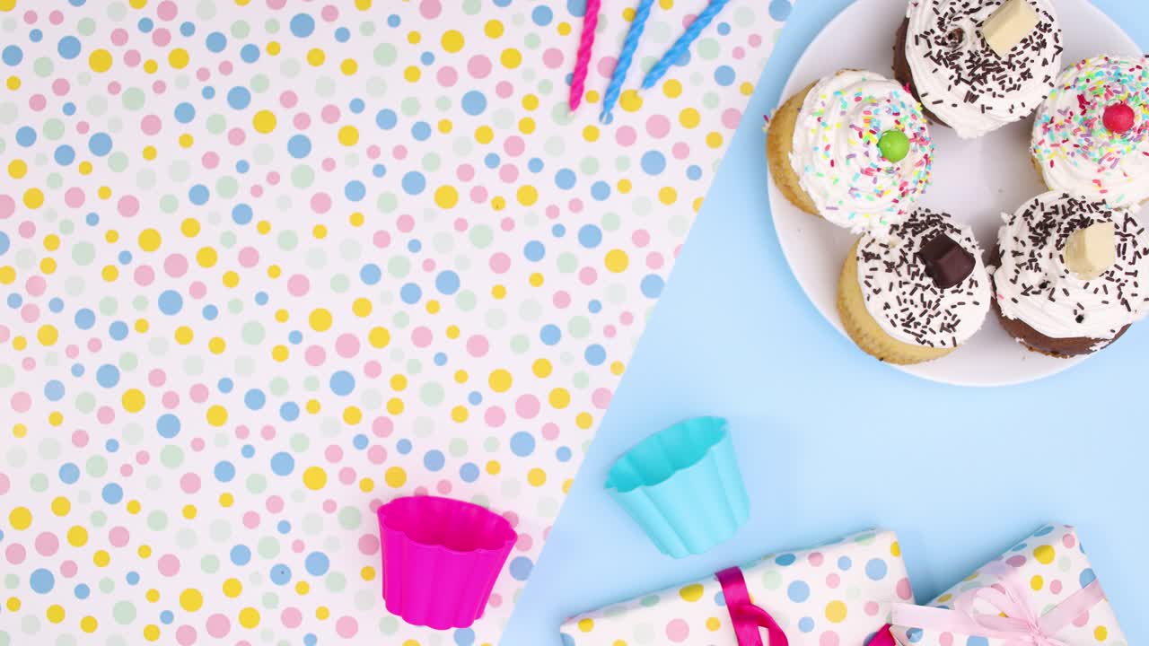 la decoración de la fiesta se mueve en la mesa.