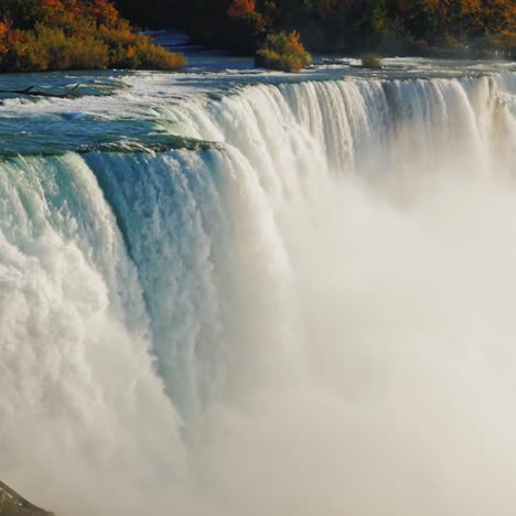 La-Famosa-Cascada-De-Las-Cataratas-Del-Niágara-Un-Lugar-Popular-Entre-Los-Turistas-De-Todo-El-Mundo-7