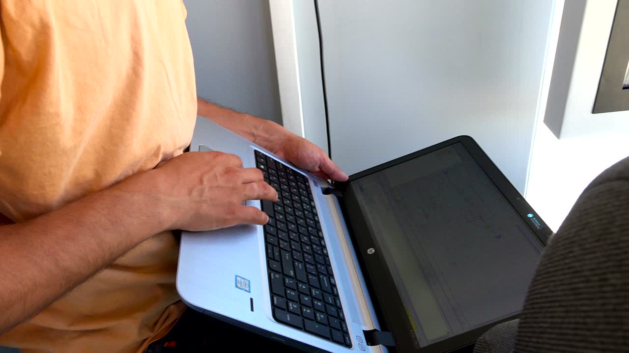 cabina de operación de la grúa para el control de todos los equipos de la grulla. control del operador de la grúas