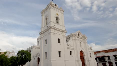 Hand-Held-Shot-White-Colonial-Church-in-Santa-Marta-Colombia-Cathedral-Basilica-Historical-Landmark