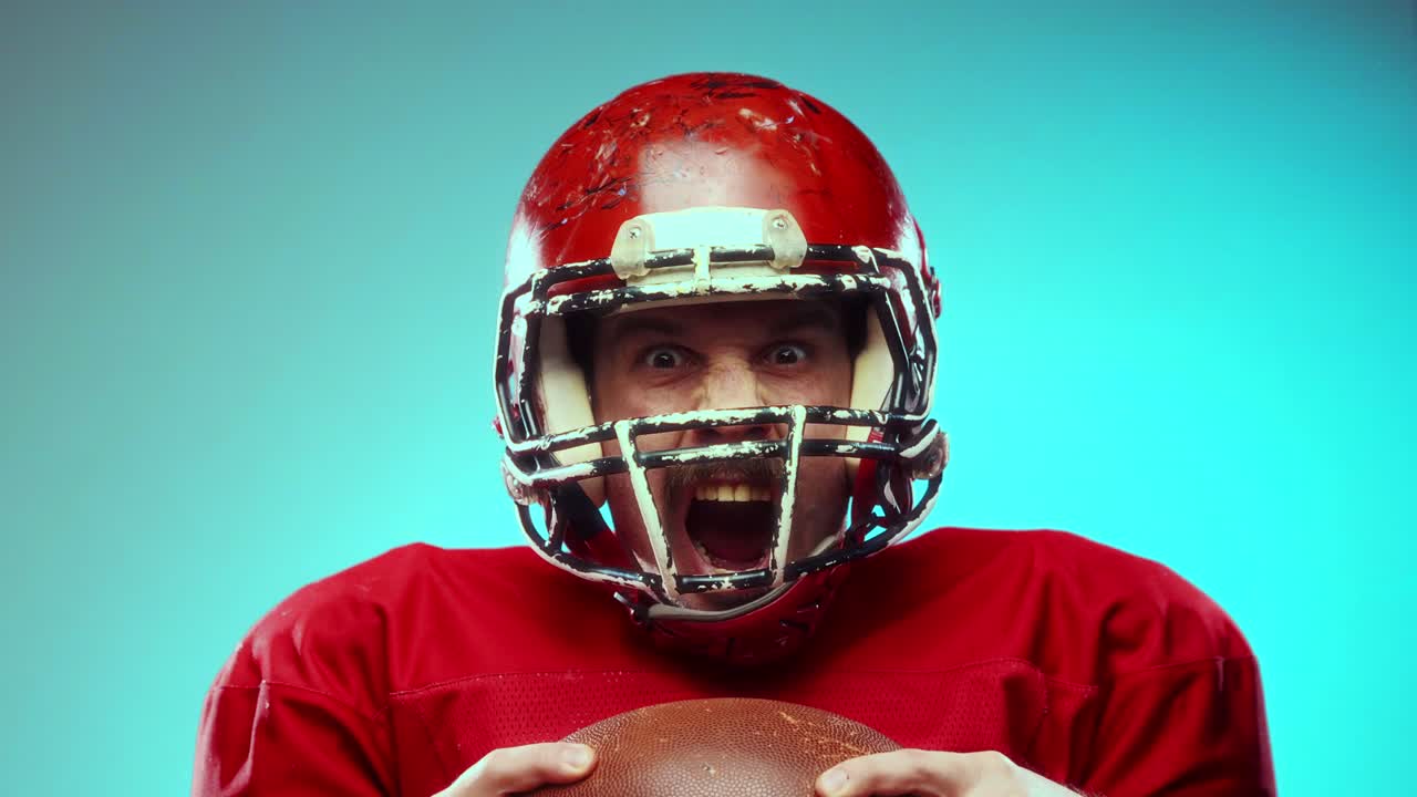 Giocatore di football arrabbiato