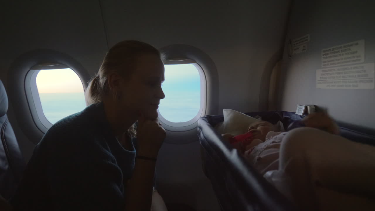 아이 들 과 함께 여행 하는 어머니