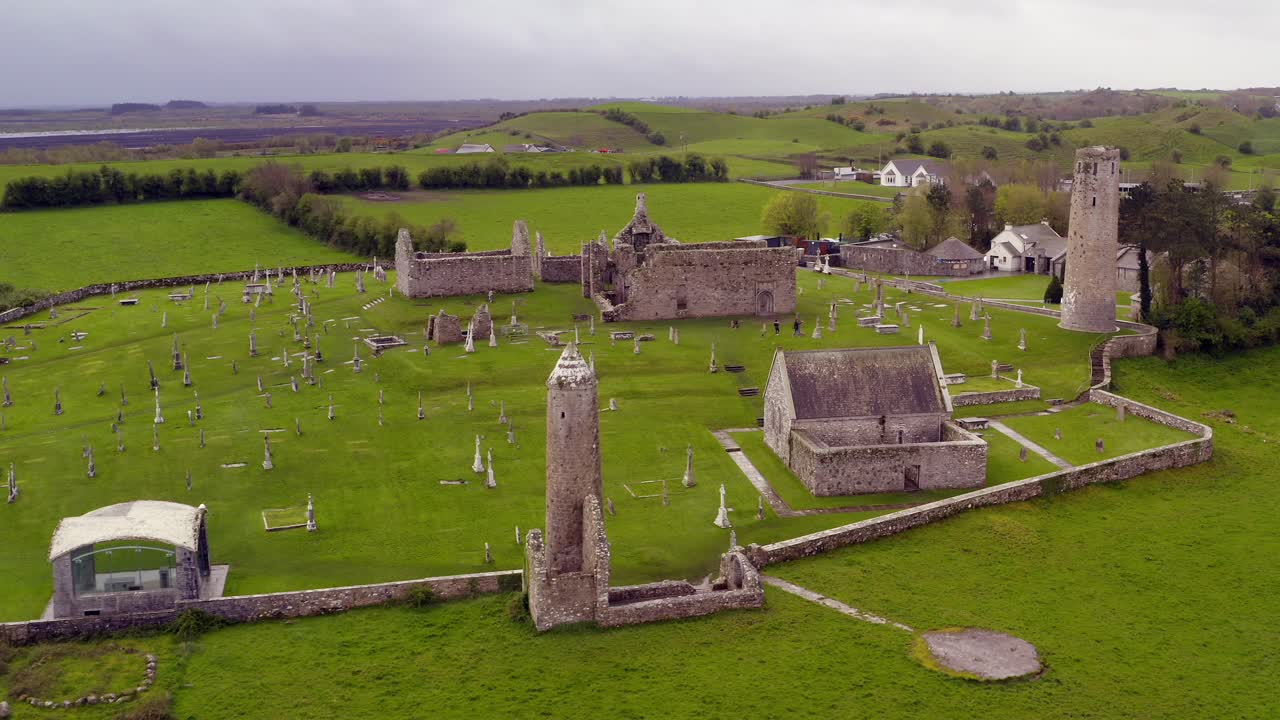спокойный воздушный подход к поселению клонмакнойз