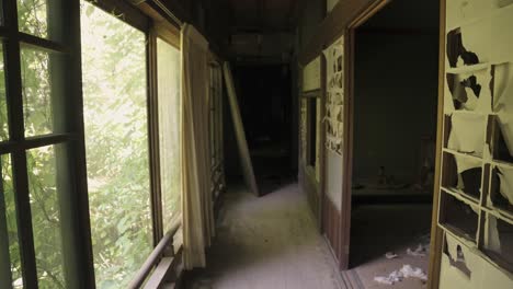 Spooky-Hallway-in-Abandoned-Japanese-Style-House,-Dark-Corridor-in-Background