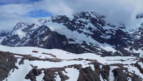 Müllerhütte-4k-Drohne-Bewölkter-Tag