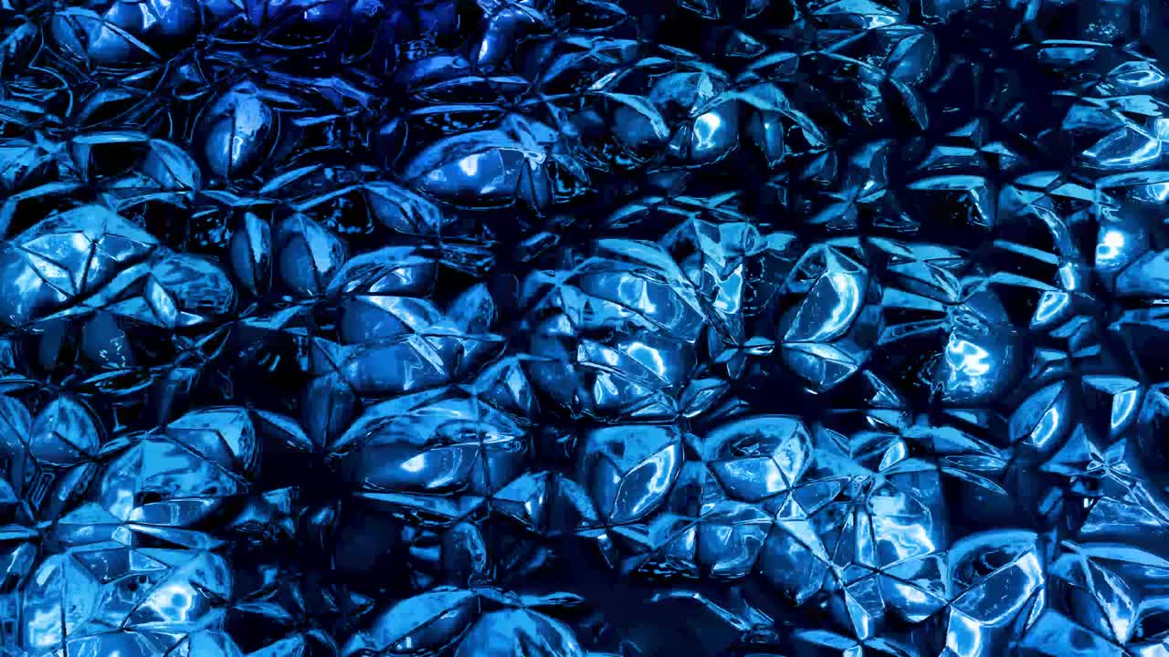 반이는 반이는 표면에 파란색 패턴을 가진 물결 모양의 추상적인 액체 배경; 포일 또는 반이는 유리 표면과 같은 점성 파란 액체; 아름다운 창의적인 축제 배경; 간단한 밝은 bg.