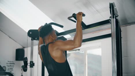 Man-Doing-Pull-Ups-in-Gym