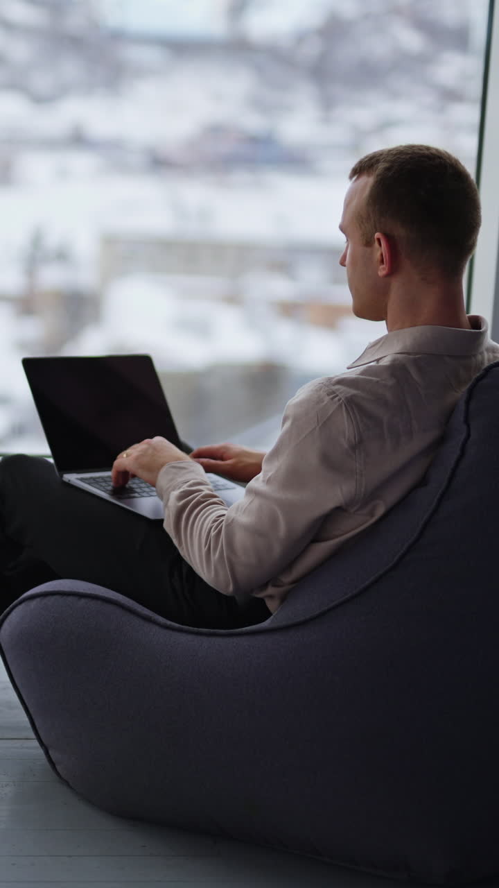 Professional successful man in modern office. Confident business man working with phone. Vertical video