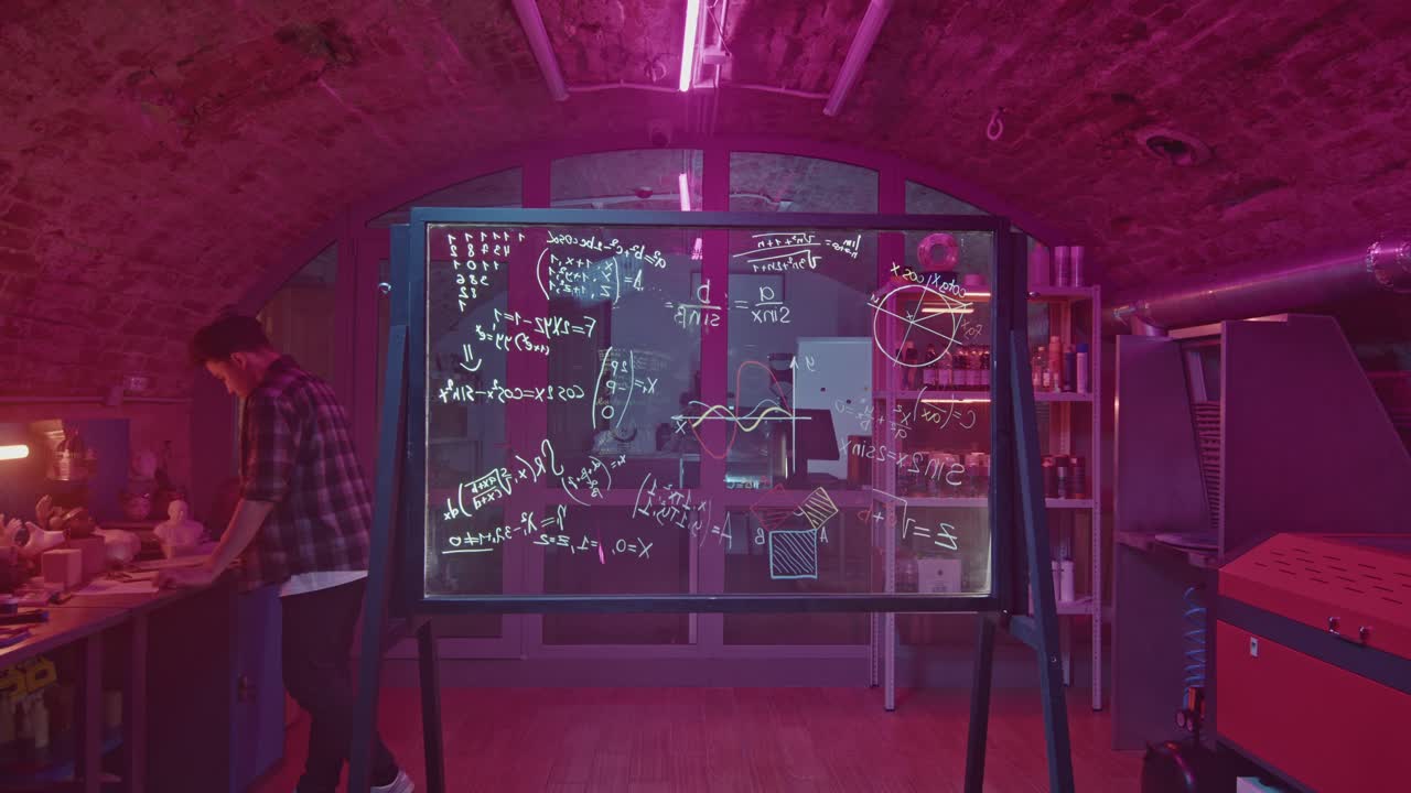 estudiante estudiando en un laboratorio creativo