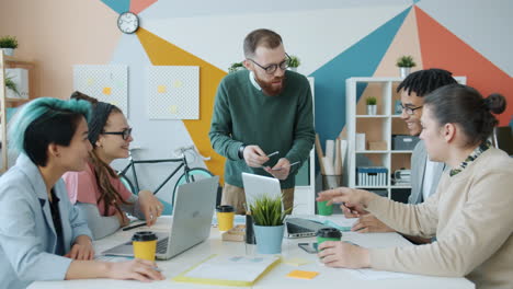 reunión de negocios en una oficina moderna