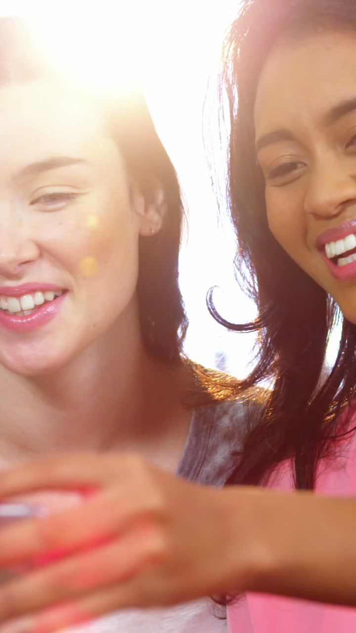 grupo de amigos tomando una selfie