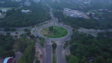 vista aérea de una rotonda en una ciudad