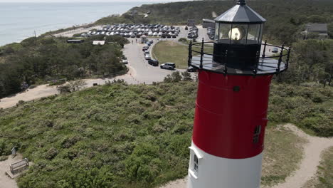 Red-And-White-Color-Of-Nauset-Lighthouse-On-Cape-Cod-Near-The-Beach-In-Eastham,-Massachusetts,-United-States