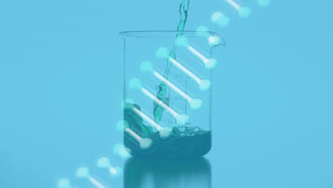 animación de una cadena de adn girando sobre un vaso de laboratorio con líquido sobre un fondo azul