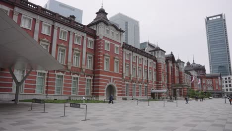 Lado-Marunouchi,-Estación-Tokyo-Jr-En-Chiyoda,-Tokio