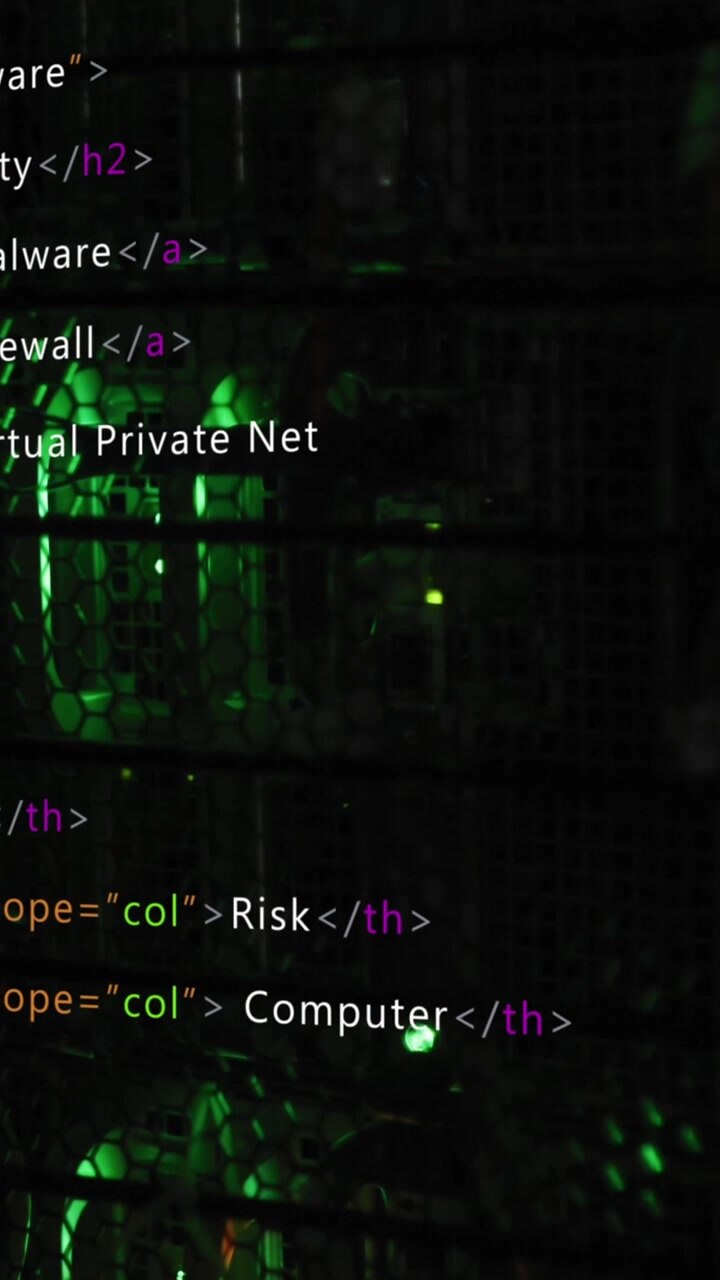 Animatie van gegevensverwerking tegen een close-up van een computerserver