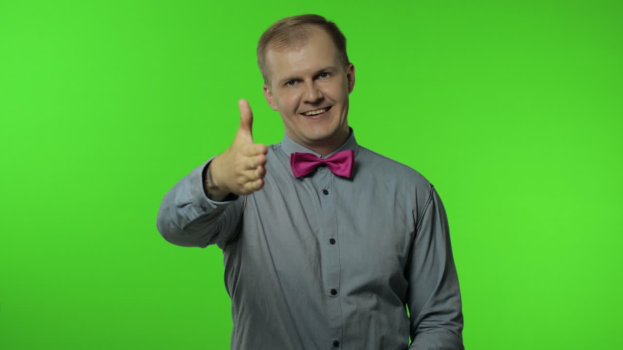 손을 잡고, 친절한 미소로 인사하고, 환영하고, 연대를 보여주고, 신뢰하는 개념