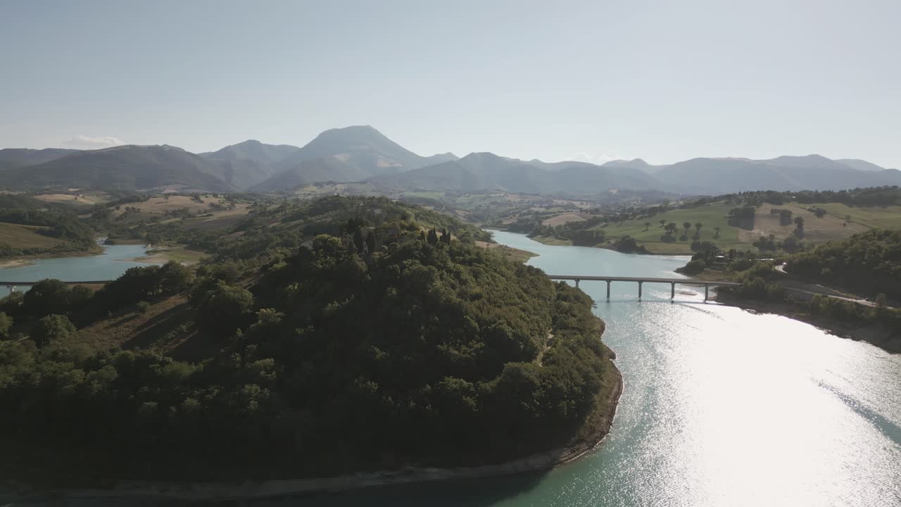 Ripresa con drone dal lago di Cingoli-2