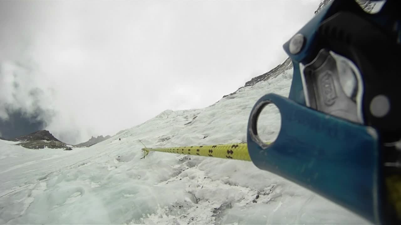 승강기의 pov 근접 촬영