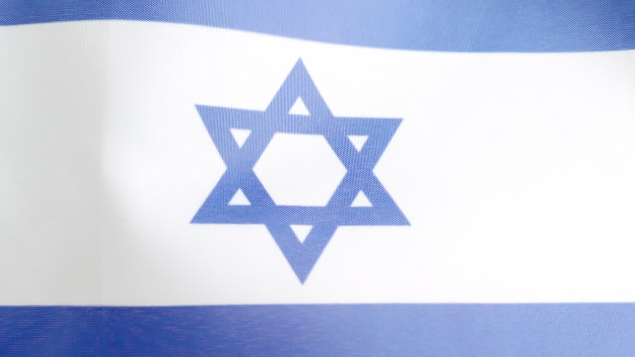 Bandiera nazionale israeliana che sventola al vento