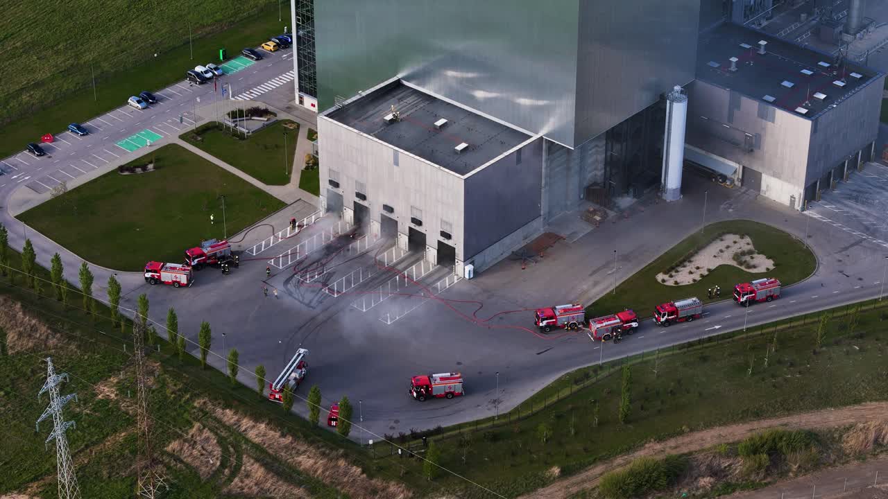 Footage of emergency responders battling a plant incident in Kaunas, highlighting city infrastructure and heat emissions
