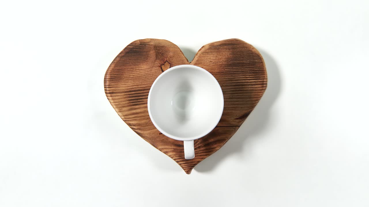 커피 콩 으로 가득 찬 컵