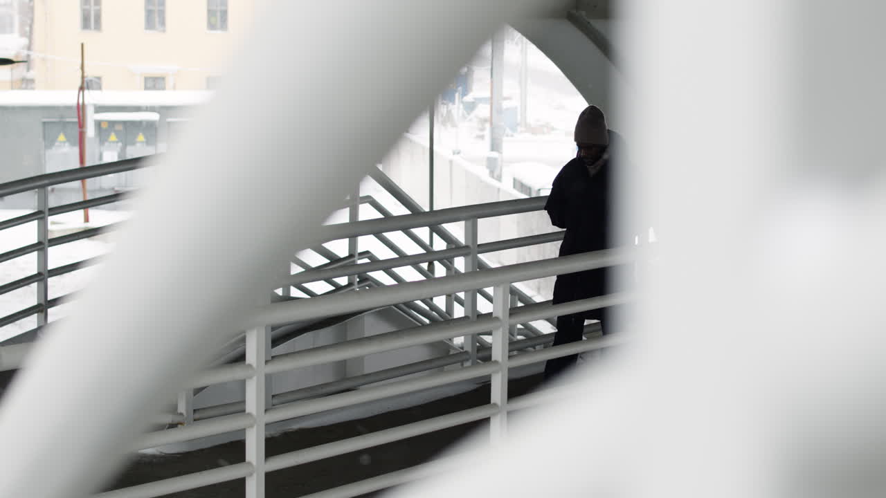 야외에서 혼자 는 남자