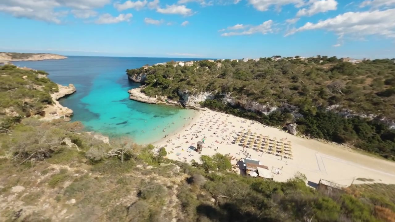 Riprese drone FPV cinematografiche 4K - Cala Lombards - Spagna 01