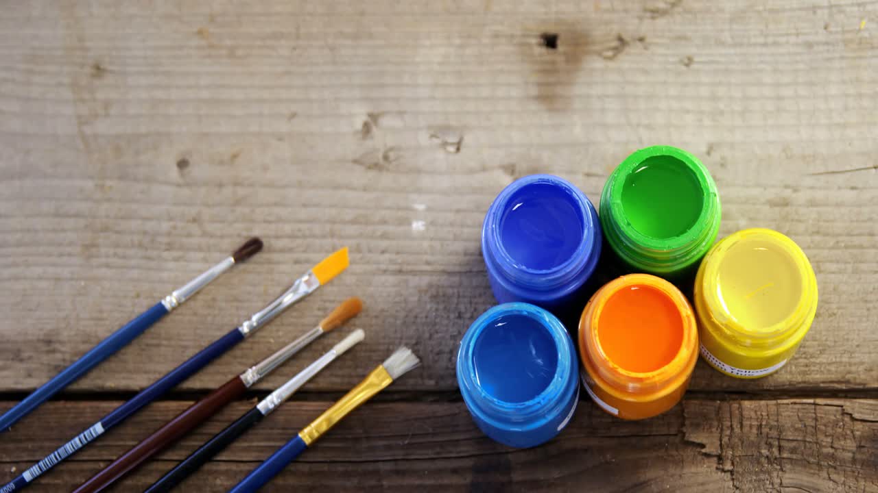 페인트 브러시 를 사용 한 수채화 페인트