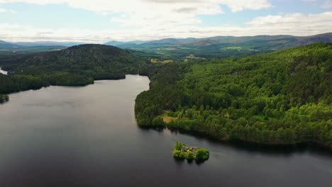 Scottish-Wilderness-Unfolded:-A-Bird's-Eye-View-of-Loch-An-Eilein,-Aviemore,-Scottsh-Highlands,-Scotland