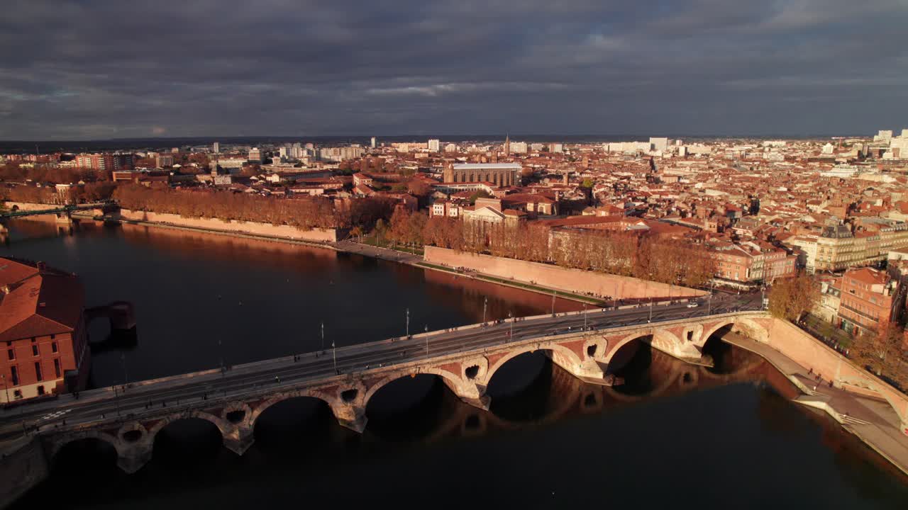 Gorgeous Garonne River in Toulouse, France, 4K aerial