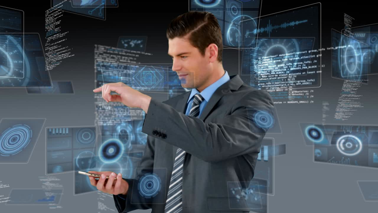 анимация цифрового интерфейса с обработкой данных на экранах над бизнесменом, использующим планшет
