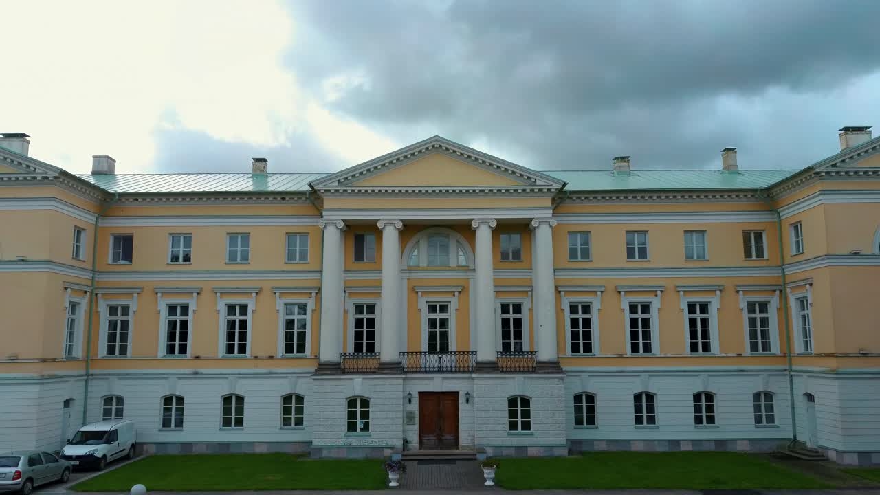 공중 샷 도시 mezotne, 라트비아 공화국