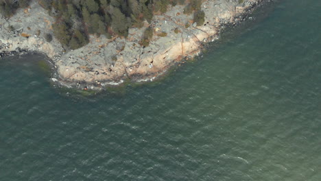 Luftaufnahme-Des-Felsigen-Strandes